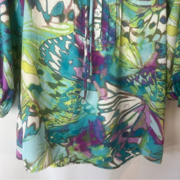 Gibson blouse with a vibrant, multi-color v- neck three-quarter sleeves Size:S - Picture 4 of 12